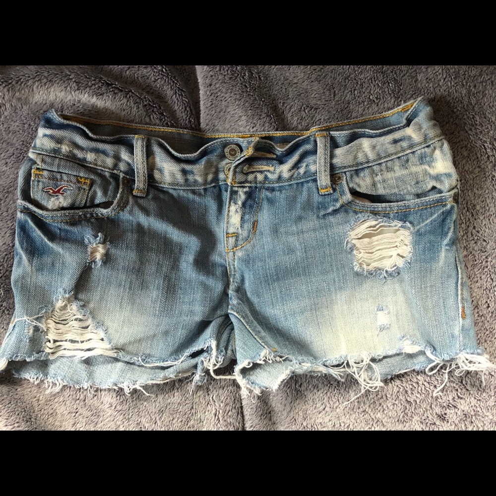 Low rise Hollister distressed denim shorts